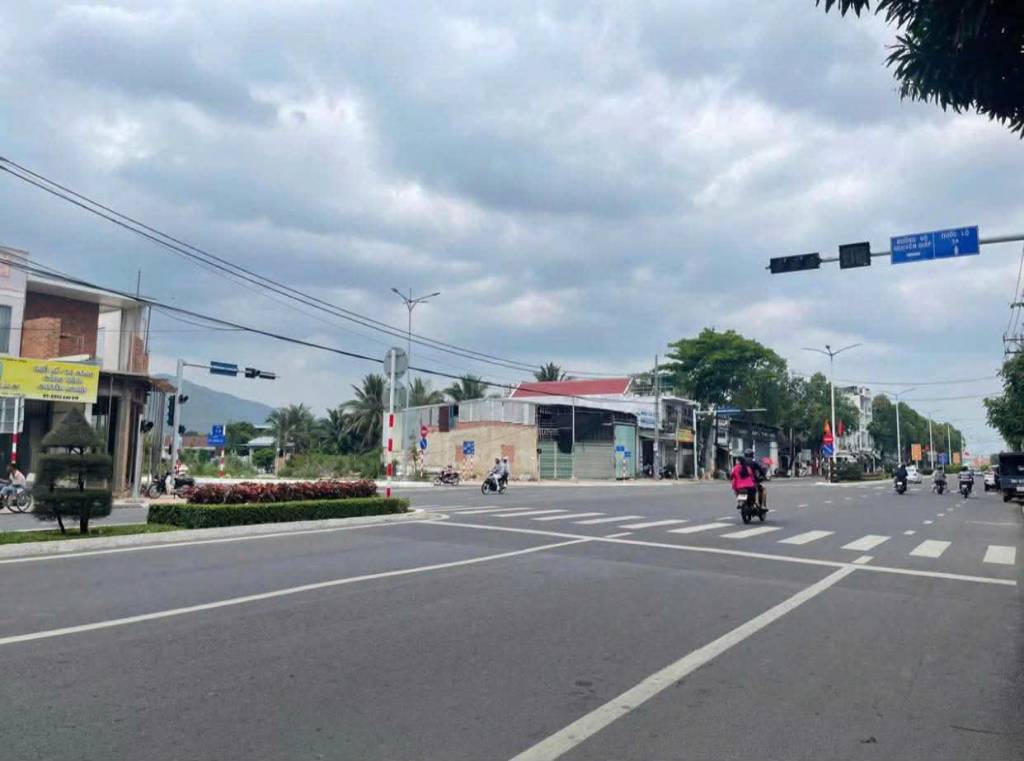 Bán nhà mặt tiền đường 23/10, Tây Nha Trang, Vĩnh Trung cũ, 166m2 ngang 6,5m, giá bán nhanh chỉ 7.5 tỷ
